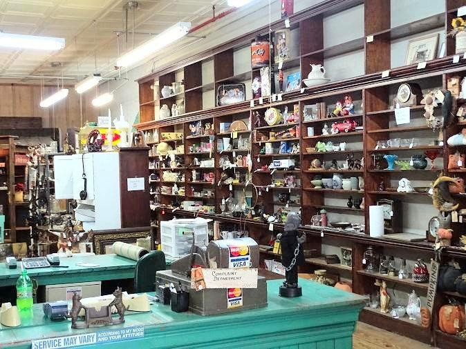 Mount Pilot Antique Mall景点图片