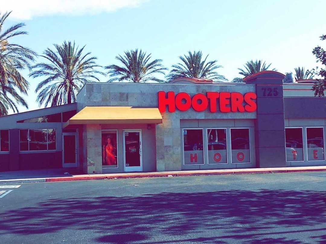 Hooters