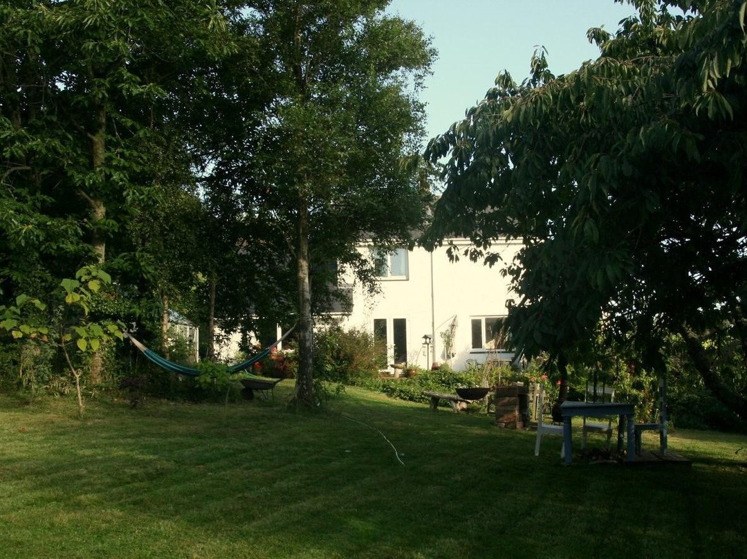 White Cottage Garden