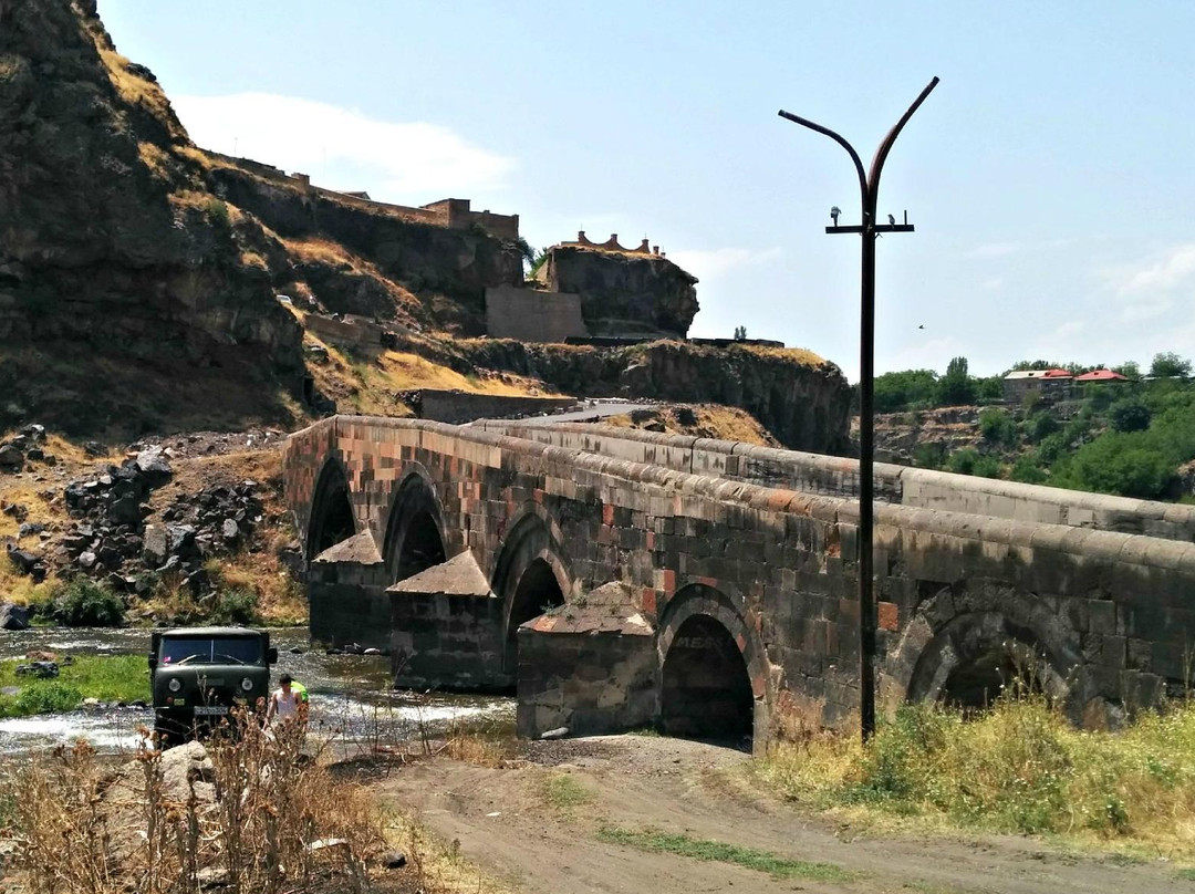 Medieval Bridge-Oshakan必去景点