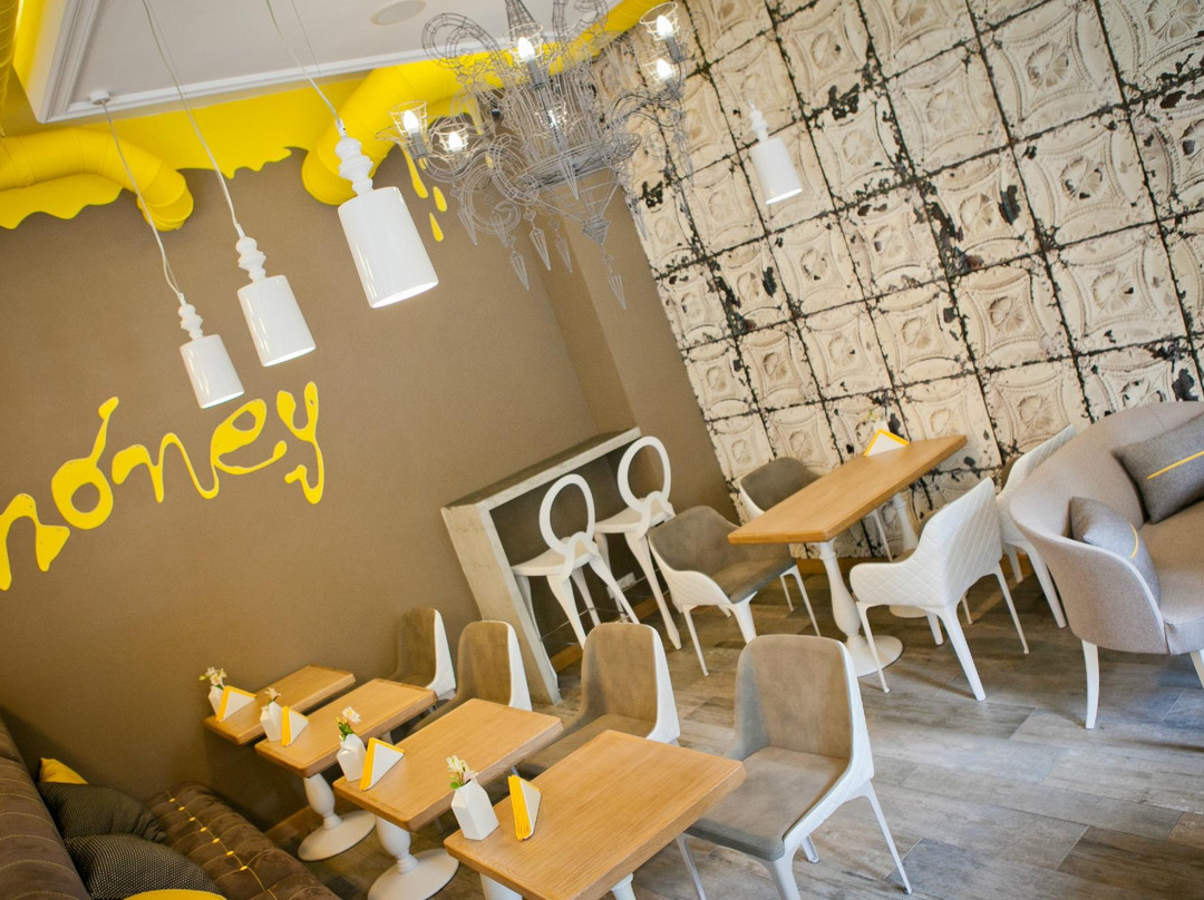 HONEY. Cafe Patisserie