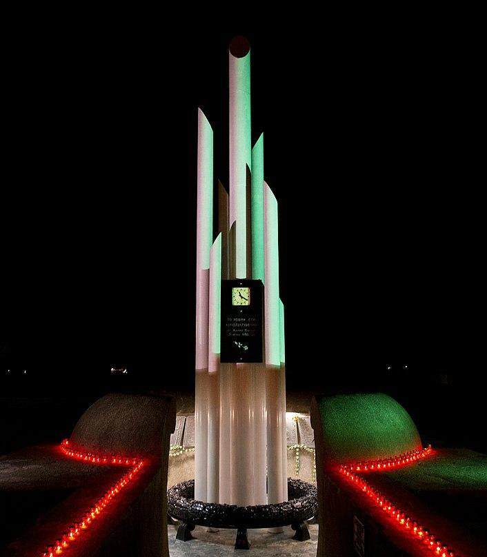 Monument to Perished on the Ship Admiral Nakhimov景点图片