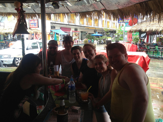 Lilly's Aussie Bar-芭东海滩必去景点