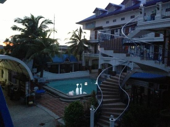 Malolos Resort Club Royale