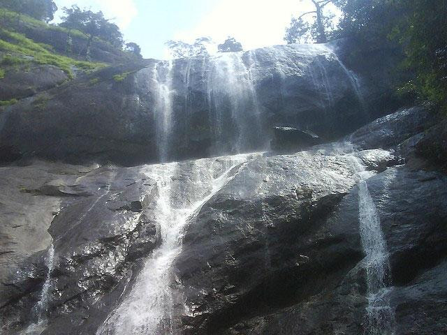 Thusharagiri Waterfalls景点图片