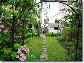 100 West Bay Road主图