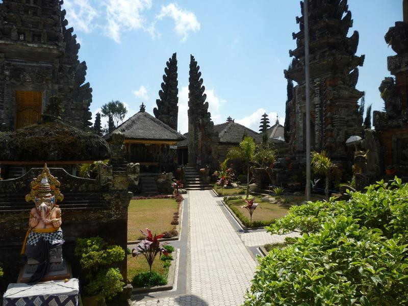 巴度尔湖水女神庙-金塔马尼必去景点