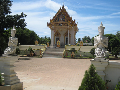 肉身舍利寺-苏梅岛必去景点