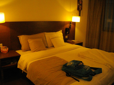 张家港新世汇酒店（沙洲路步行街曼巴特广场店）主图