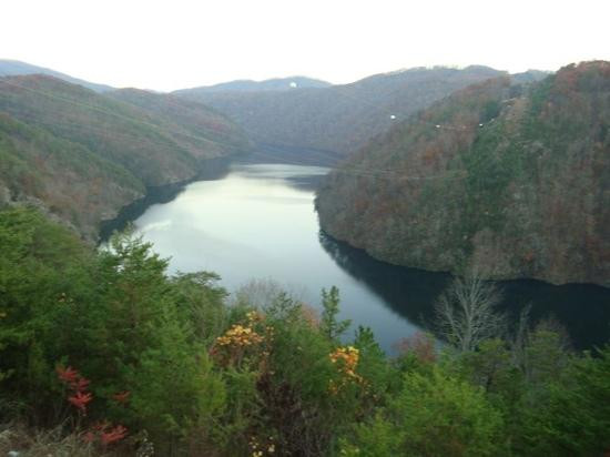 Tail of the Dragon-罗宾斯维尔必去景点