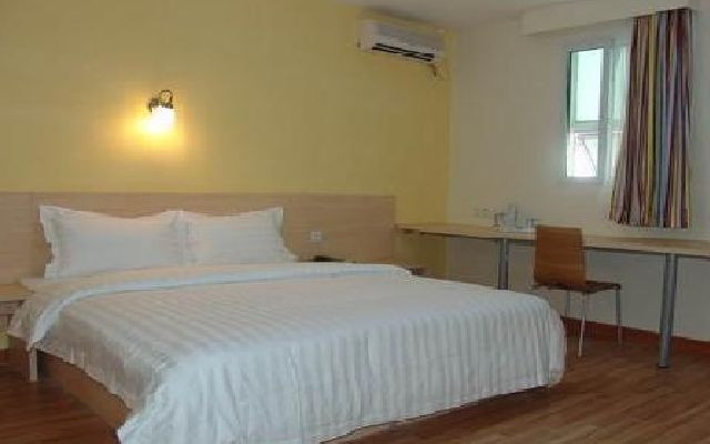 7天优品酒店（成都玉林路倪家桥地铁站店）主图