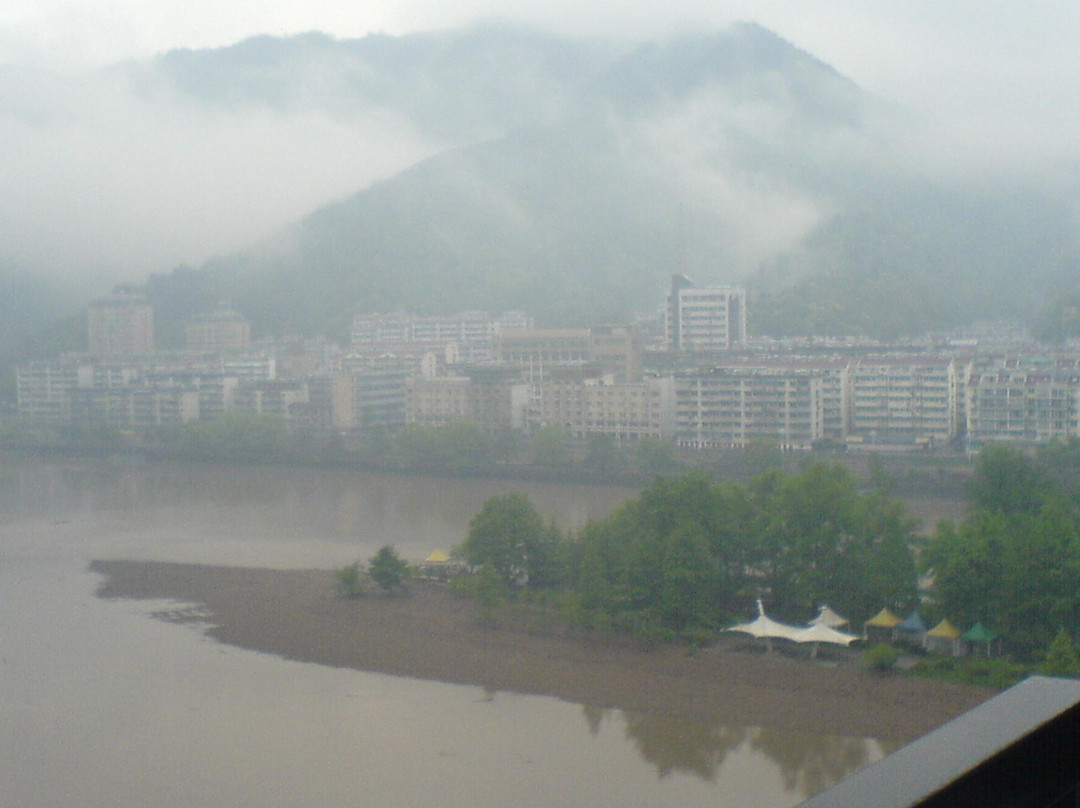 黄龙月亮湾大酒店主图