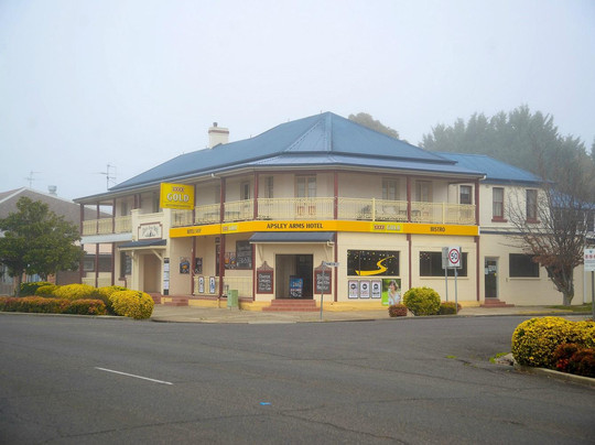 Apsley Arms Hotel