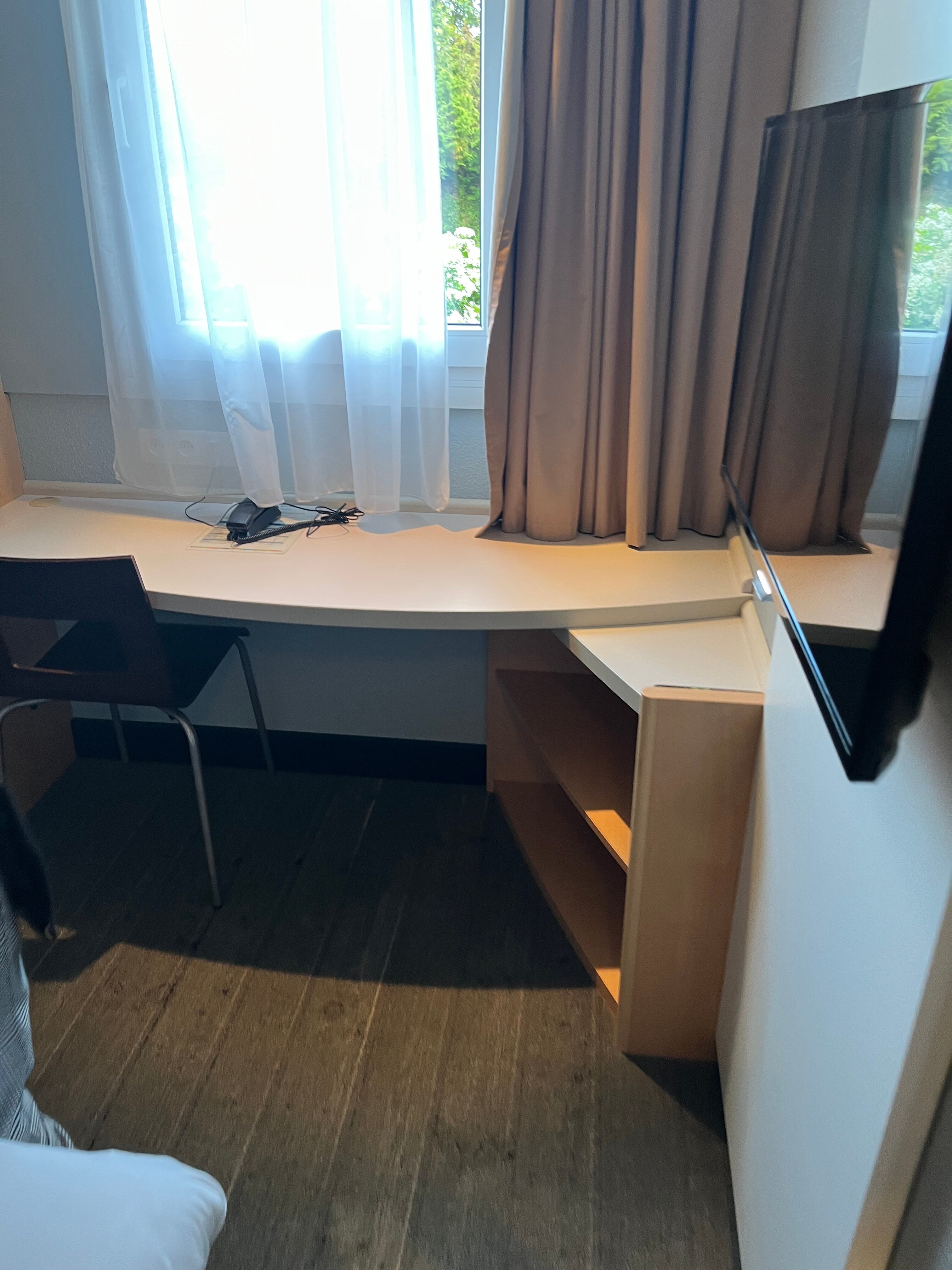 宜必思雷恩赛松酒店-客卧