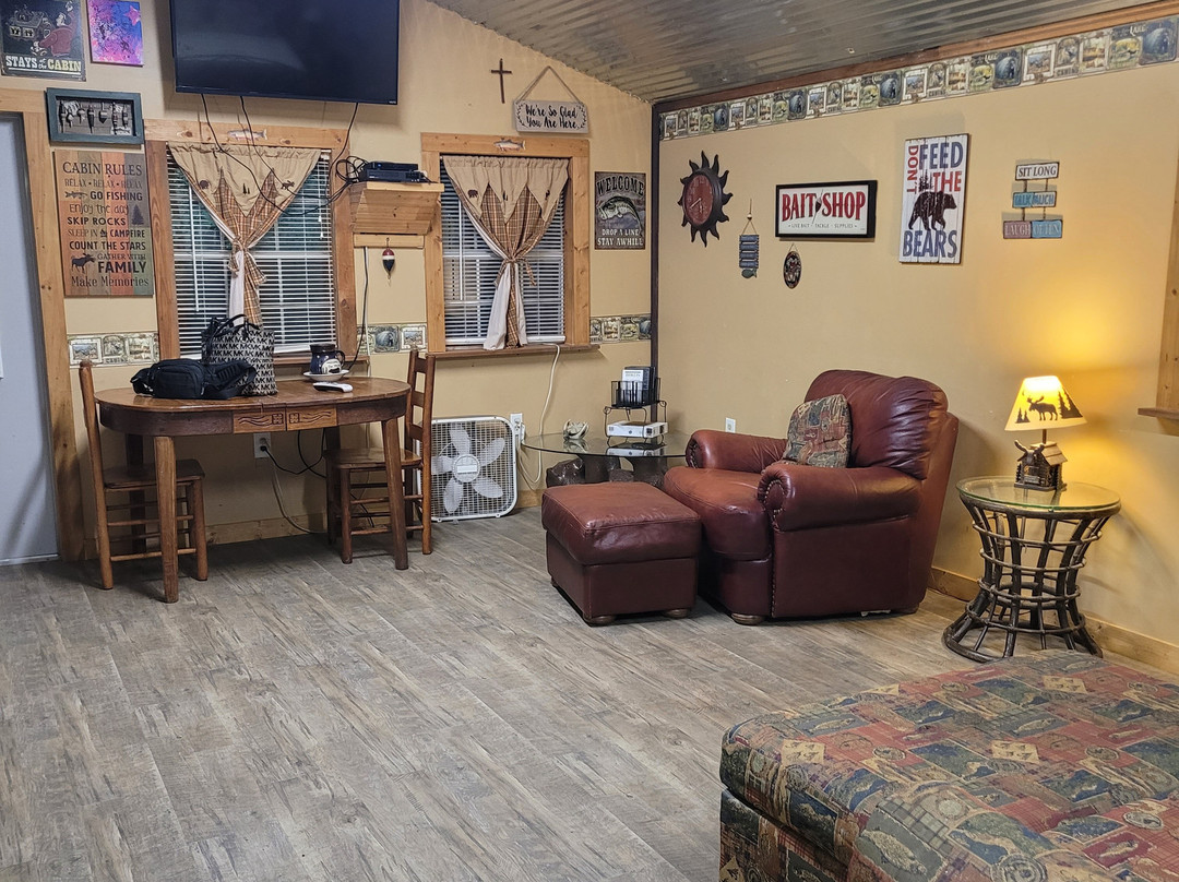 The Yellow Rose Cabin主图