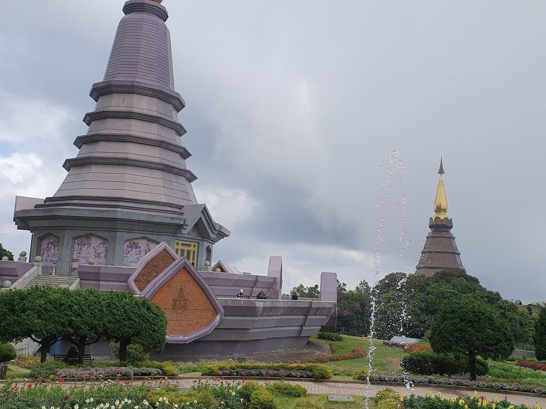 Twin Royal Stupas (Phra Maha Dhatu Nabha Metaneedol and Nabhapol Bhumisiri-宗通必去景点