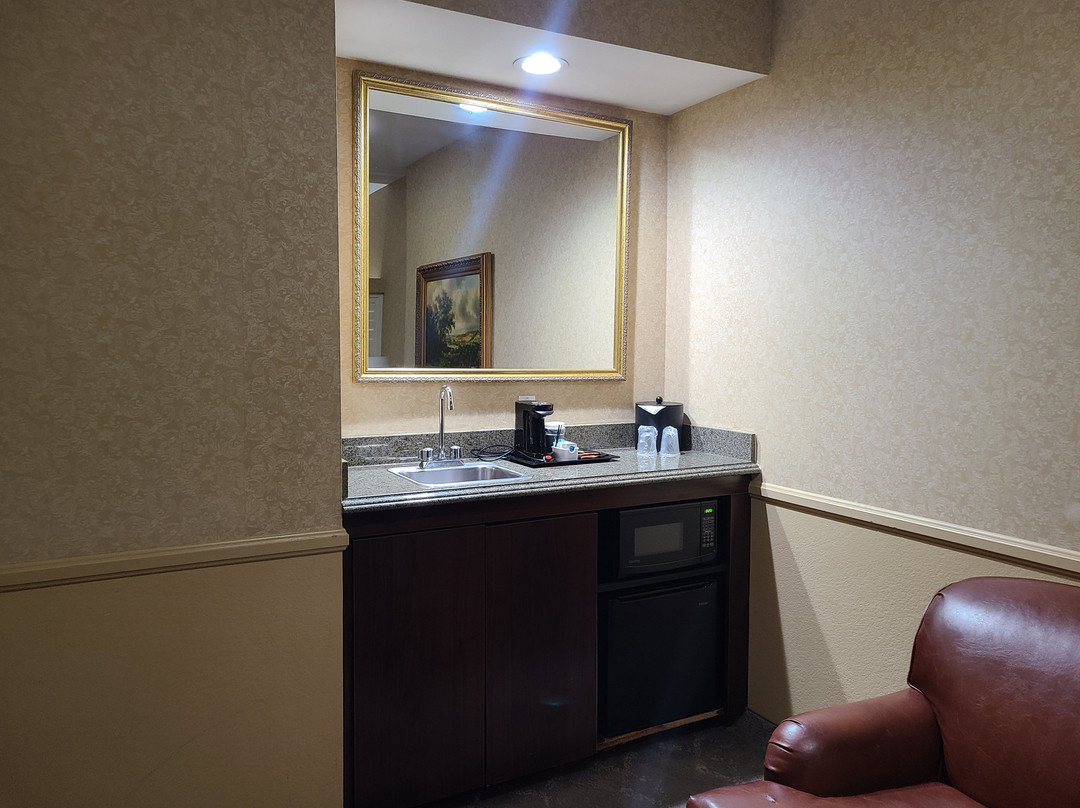 安大略机场艾尔斯套房酒店主图