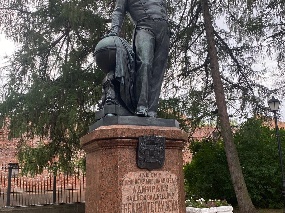 Monument to F.F. Bellingshausen景点图片