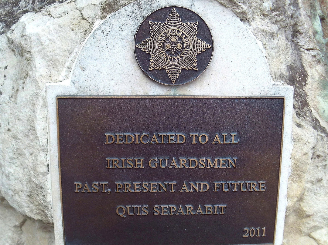 Irish Guardsman Statue-温莎必去景点