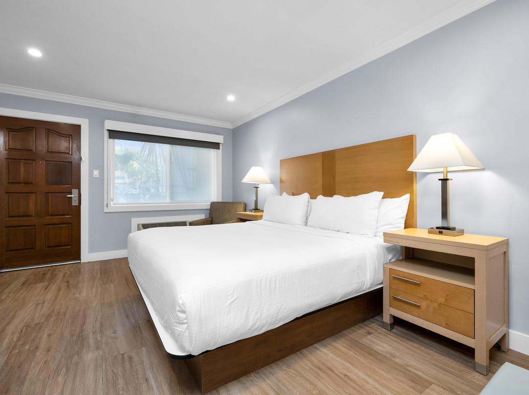 米尔伍德套房酒店主图