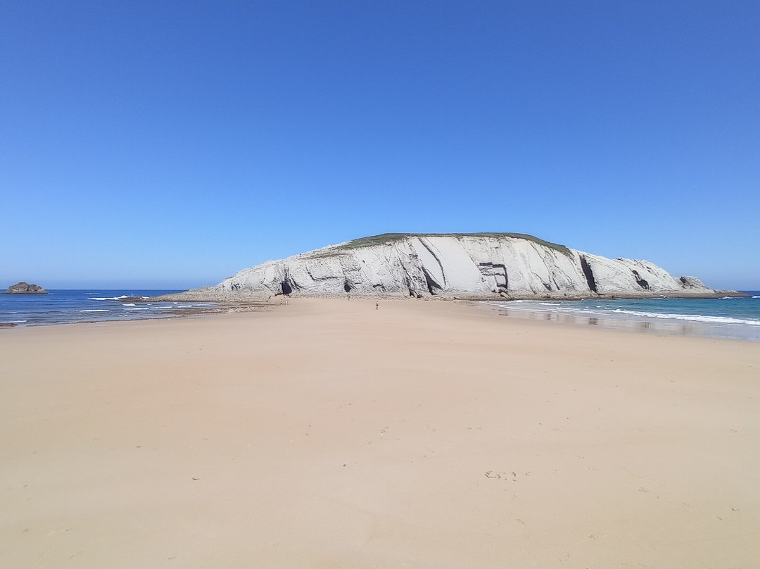 Playa de Covachos景点图片