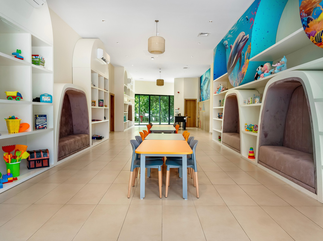 Ocean's Creek Beach Hotel主图