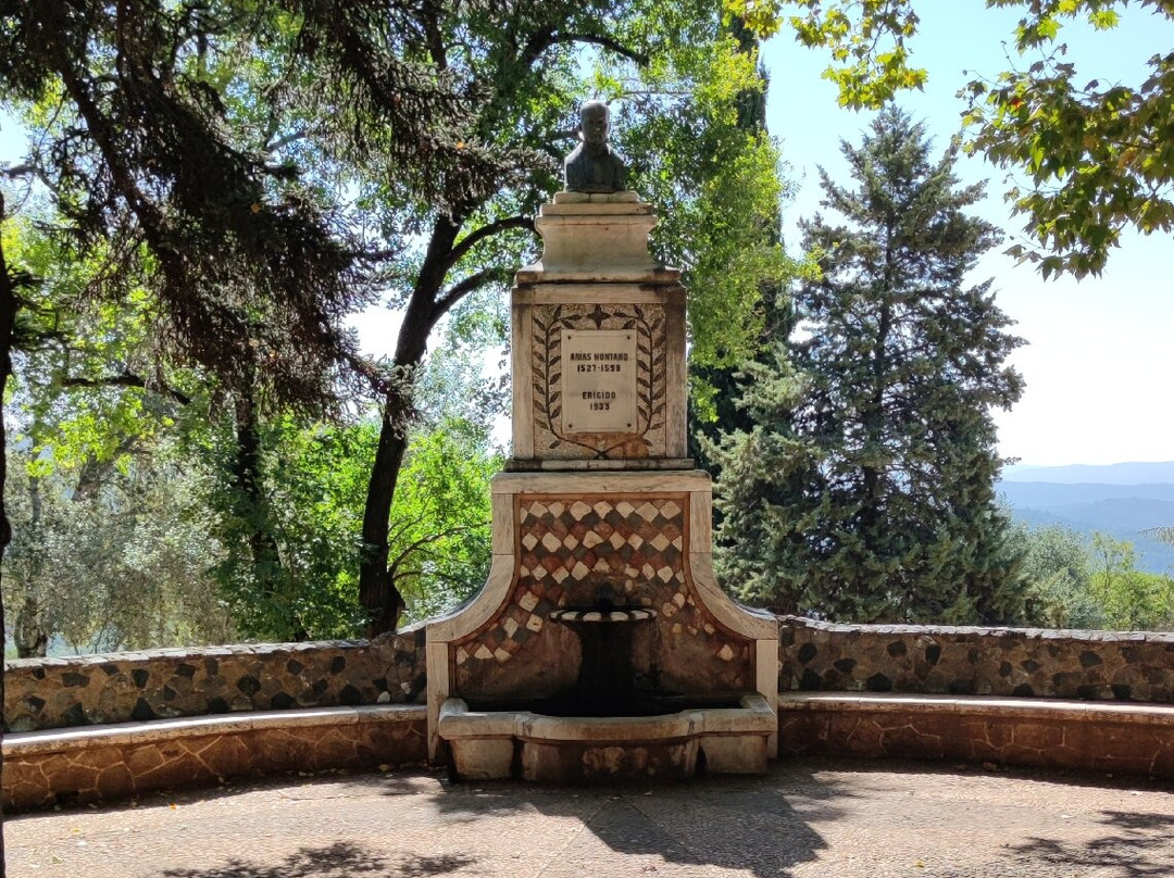 Peña de Arias Montano景点图片