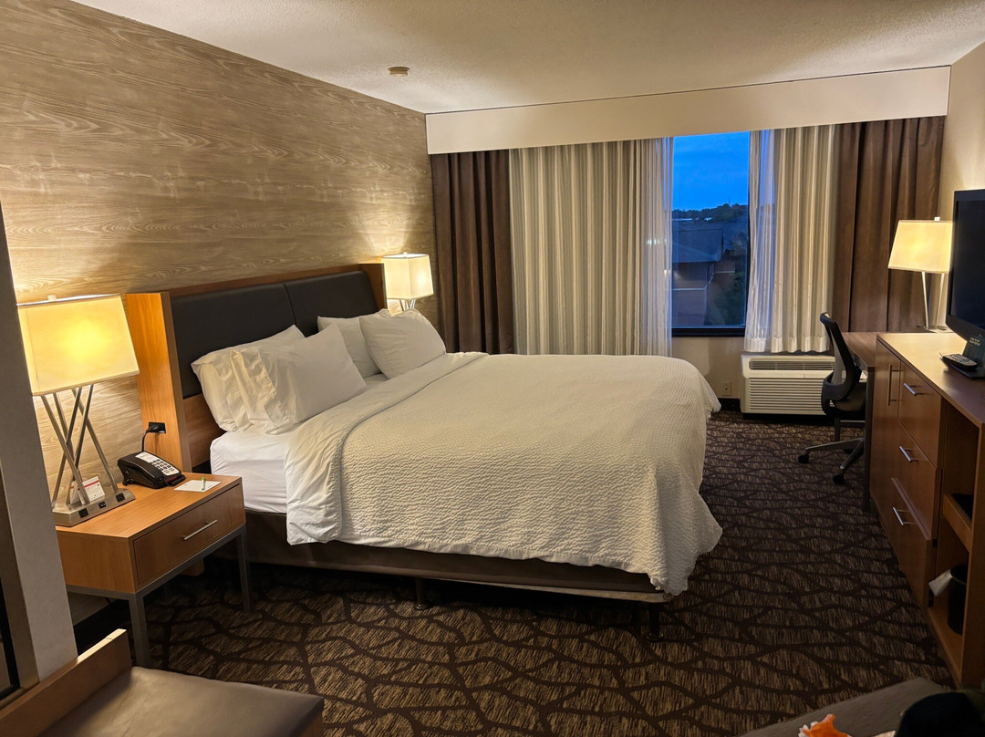 Holiday Inn & Suites Warren by IHG主图