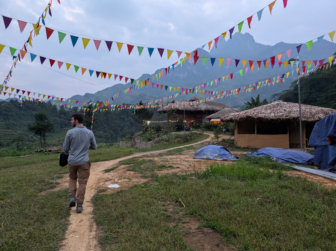Tớ Dày Du Già Village主图