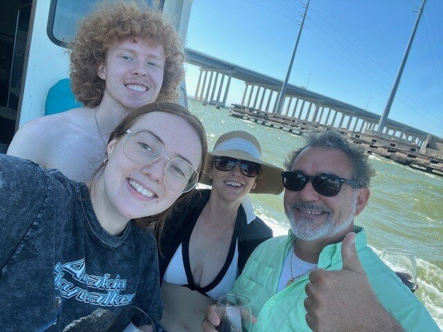 Lone Palm Yacht Charters-利格城必去景点