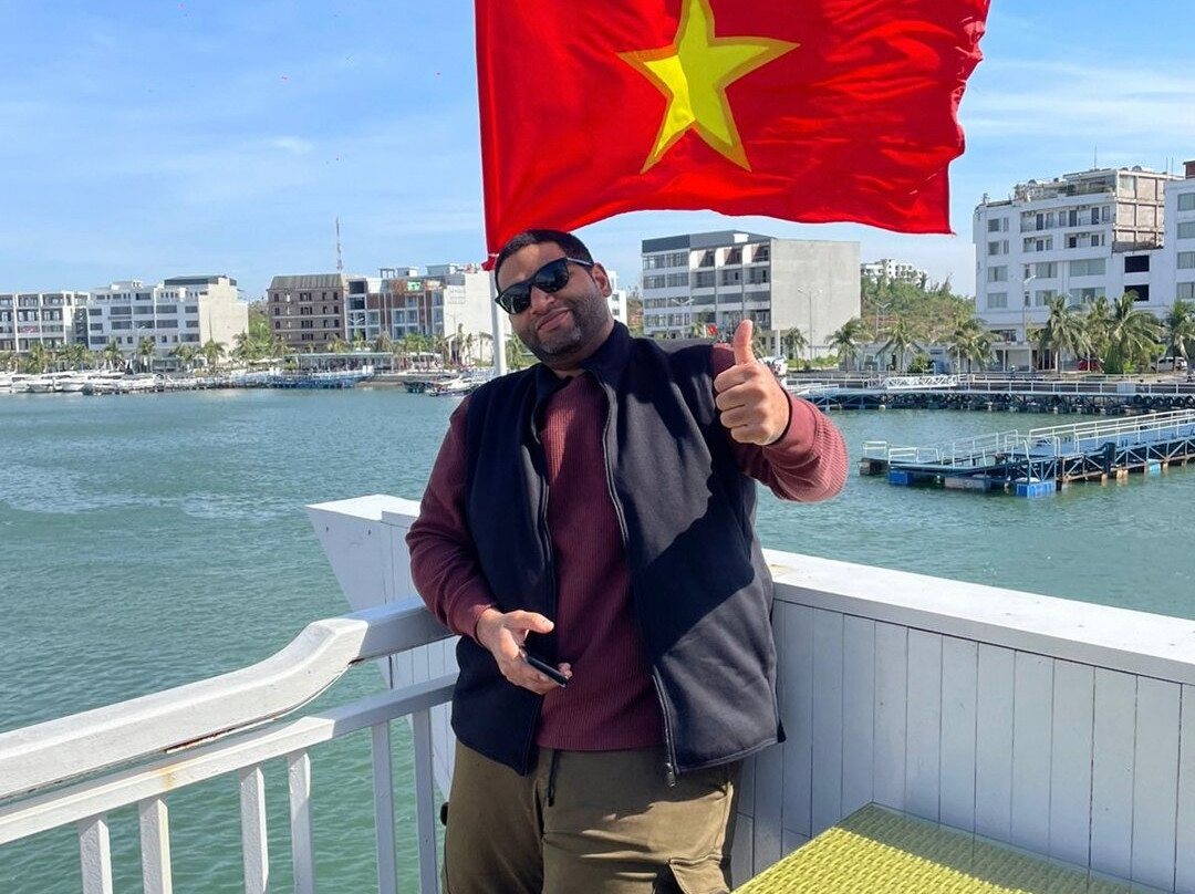 Oasis Bay Party Tours景点图片