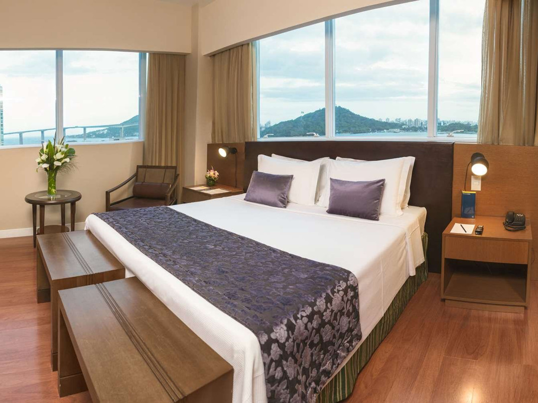 维多利亚港金郁金香酒店主图