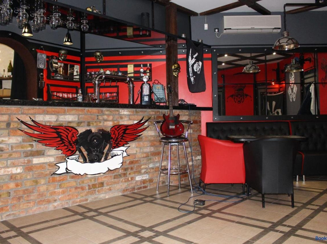 Subotiv酒店住宿-Biker's Pub