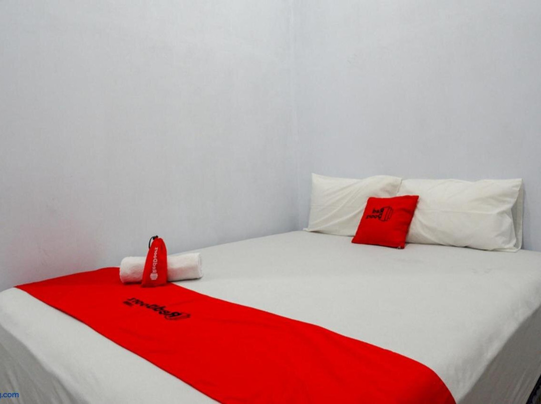 RedDoorz 靠近托拉雅医学院