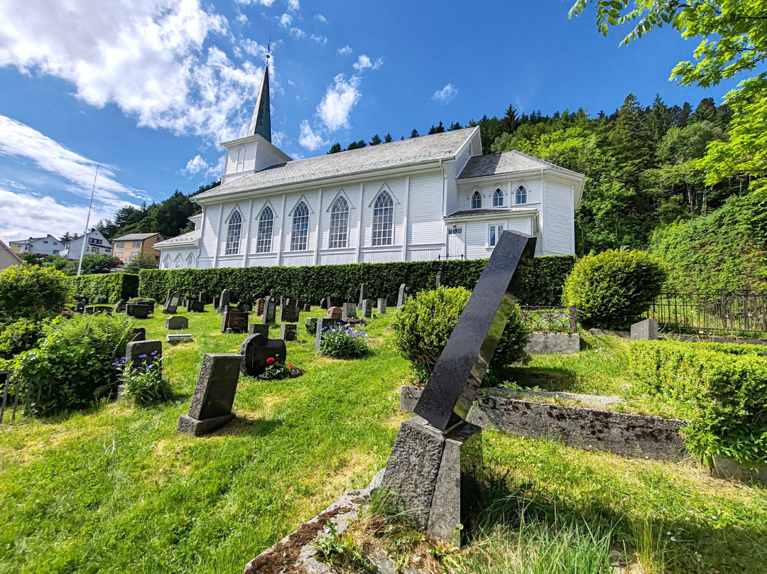 Sør-Vågsøy Church景点图片