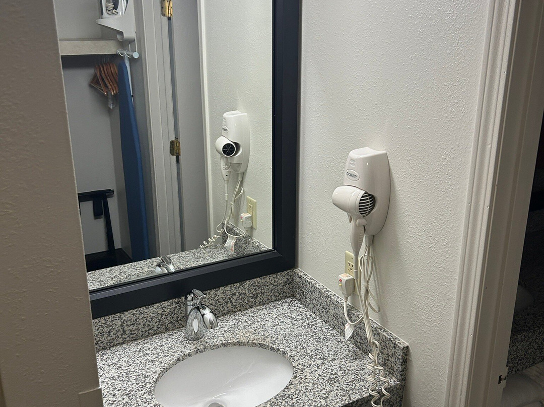 Ramada by Wyndham Springfield North主图