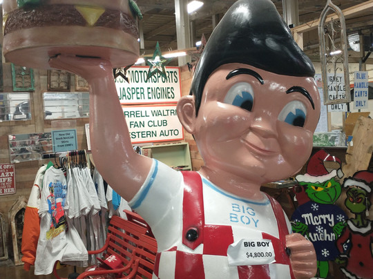 Main St. Antiques and Design Gallery-穆尔斯维尔必去景点