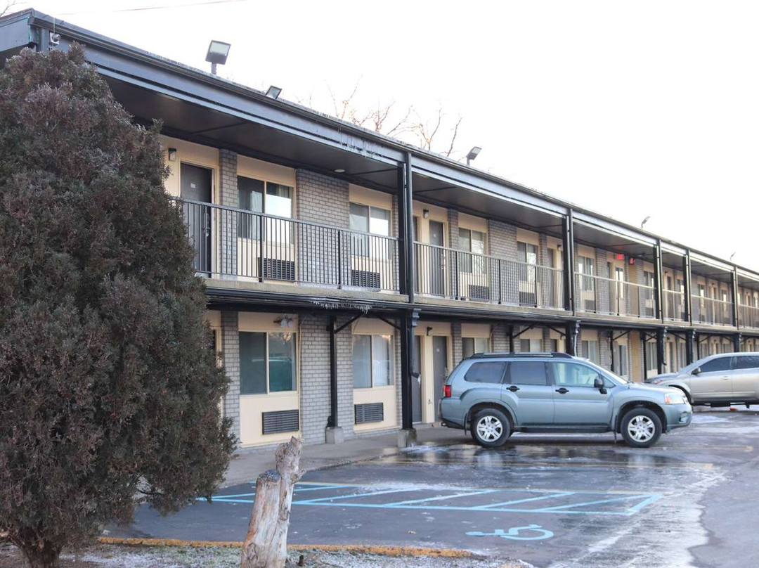 Travelodge By Wyndham Livonia - Detroit