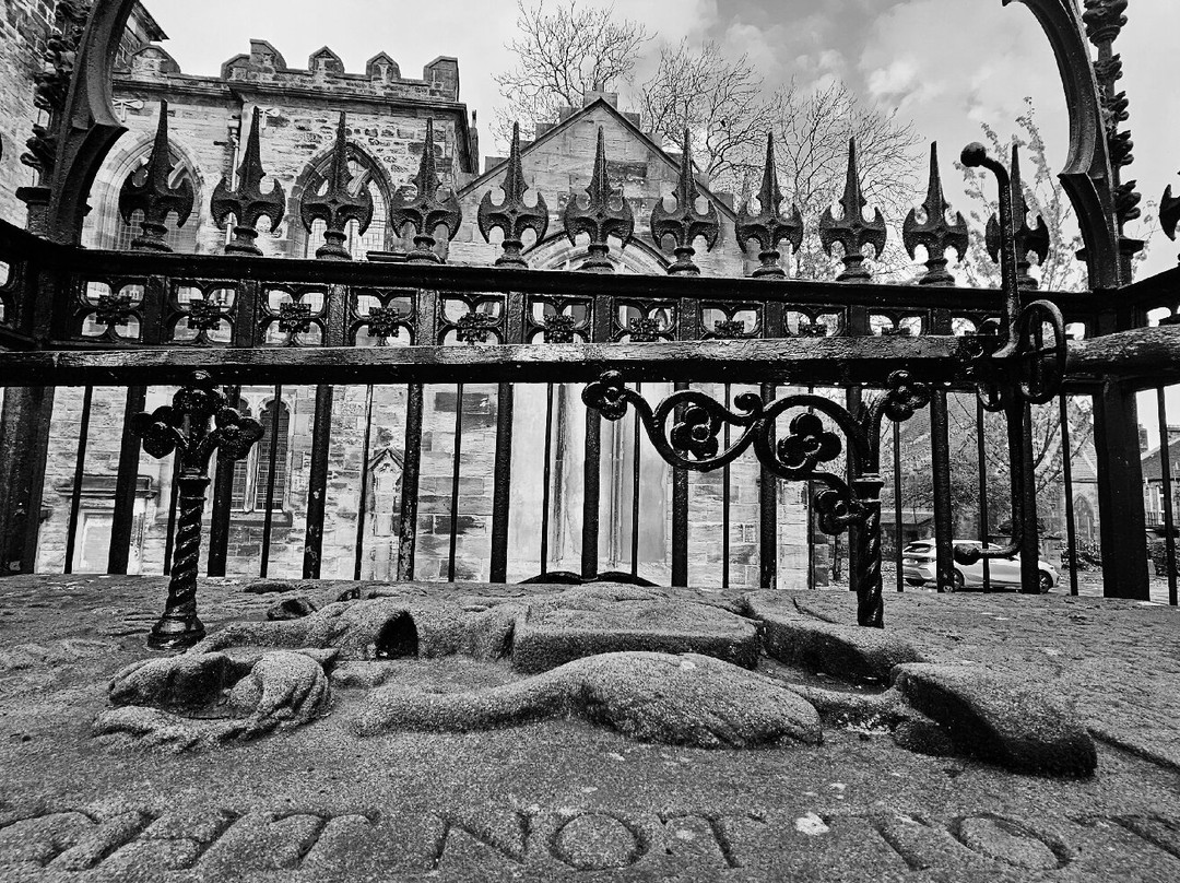 Tomb of Sir John De Graeme景点图片