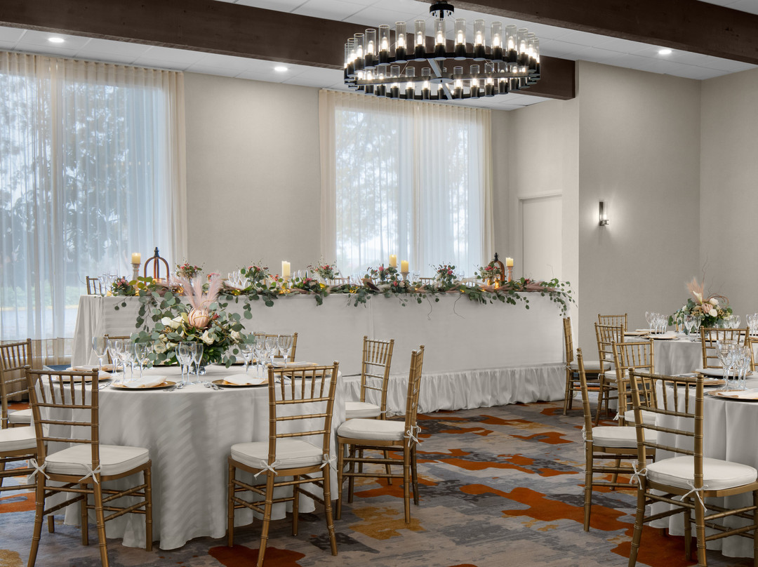 山谷河流旅馆主图