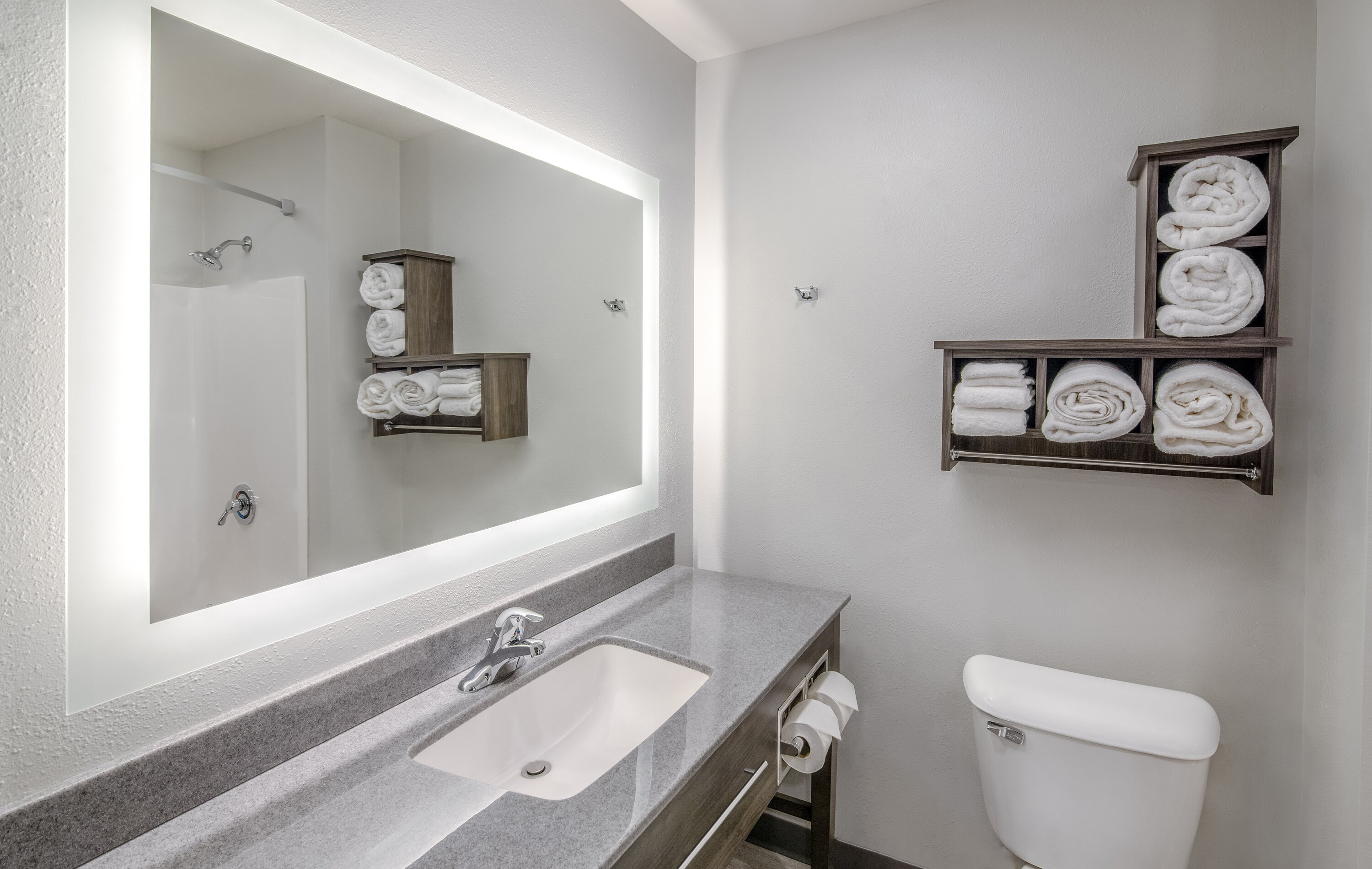 My Place Hotel-Vancouver, WA-浴室