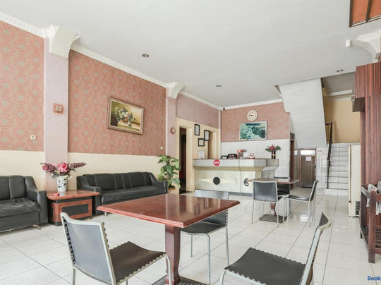 Oyo 93046 Hotel Fortuna Parepare