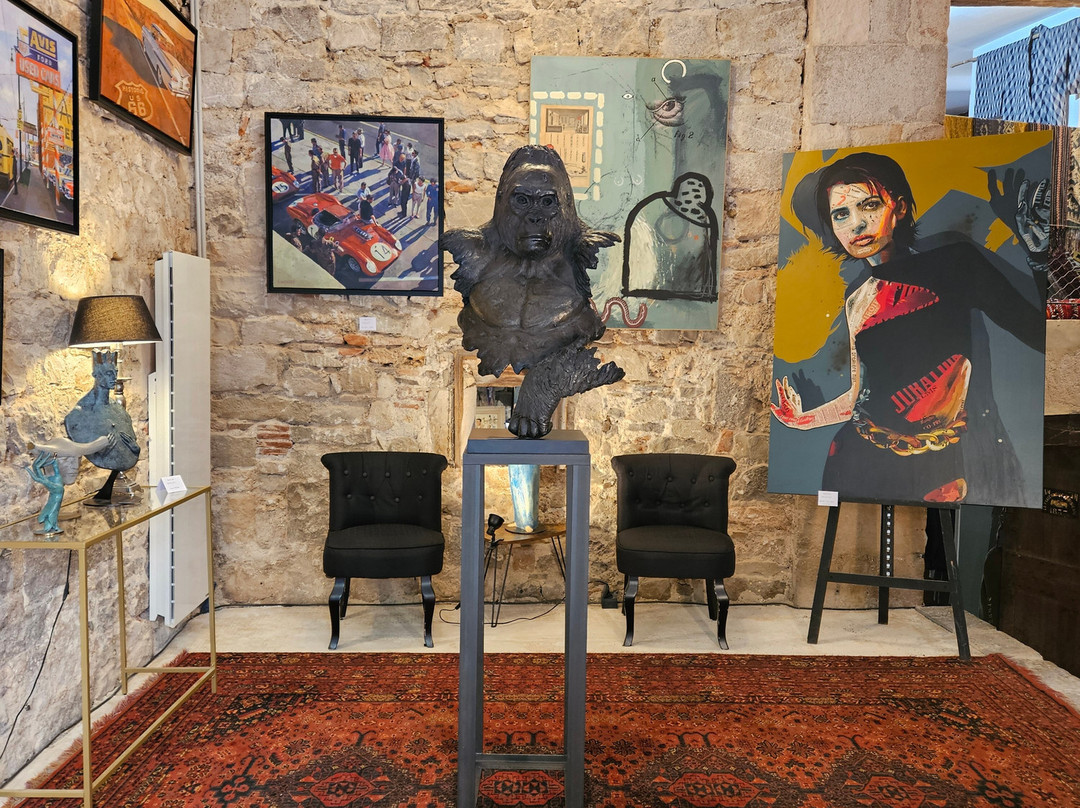 Galerie D'art Cygne Noir-Saint-Antonin Noble Val必去景点