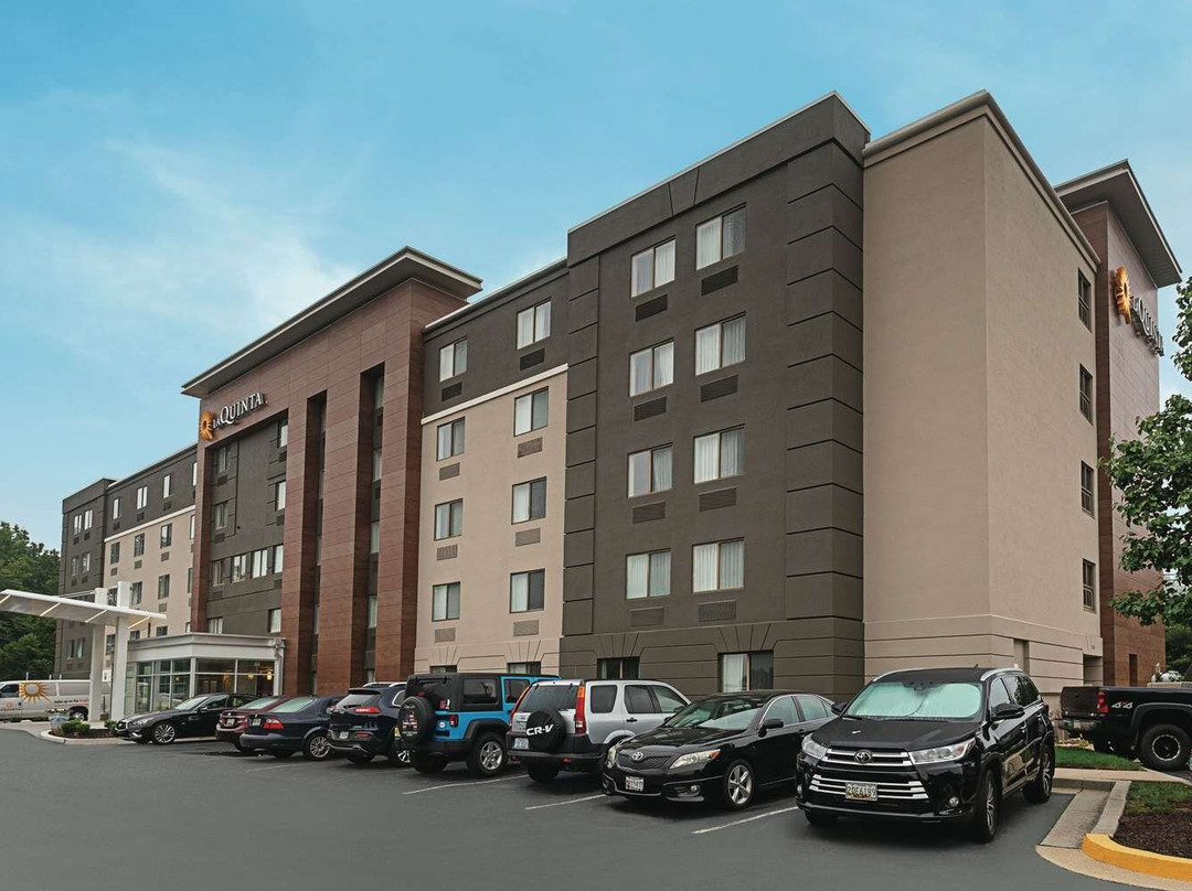 La Quinta Inn & Suites by Wyndham Baltimore BWI Airport