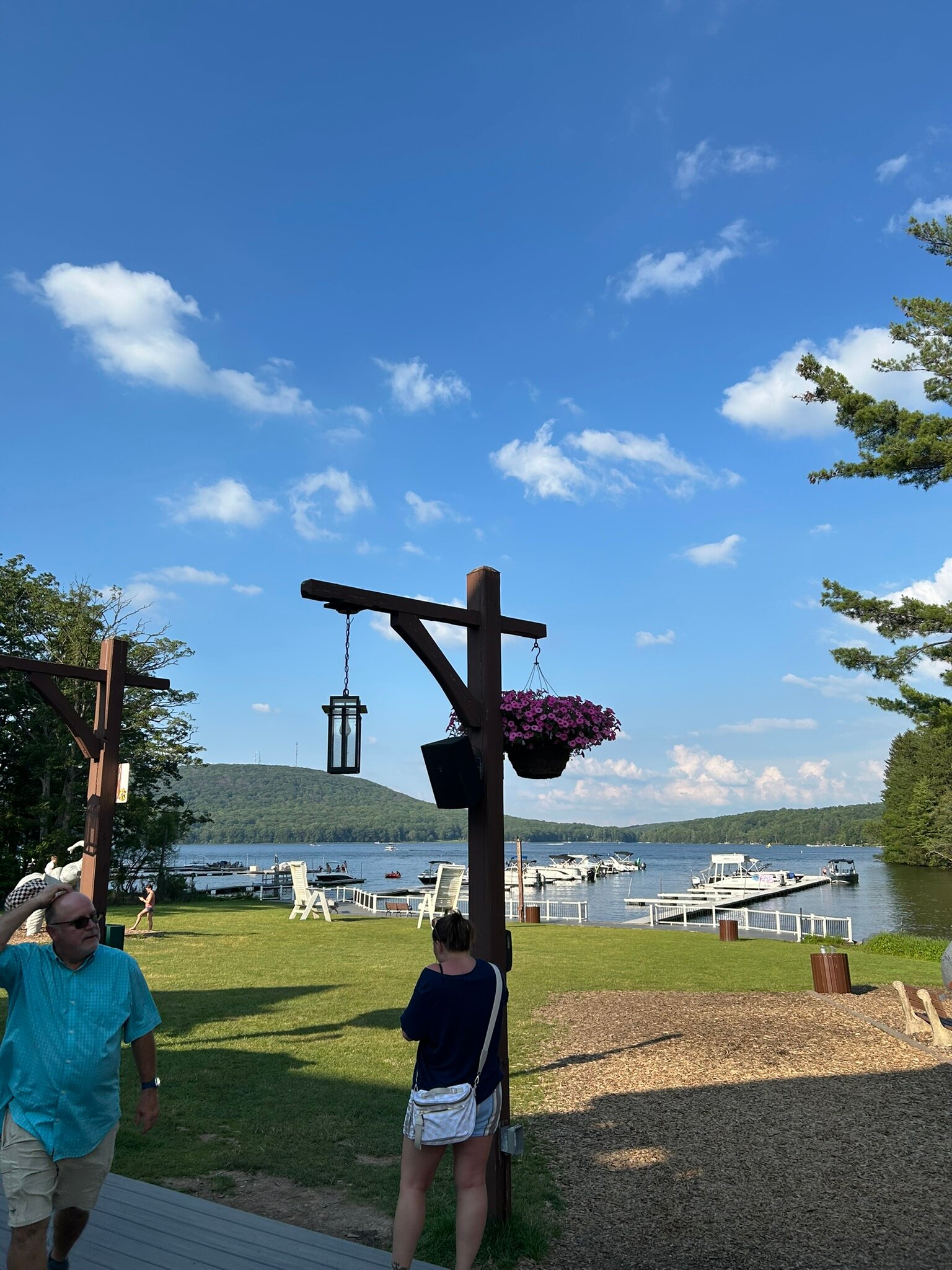 LakeFront Lodge-官方