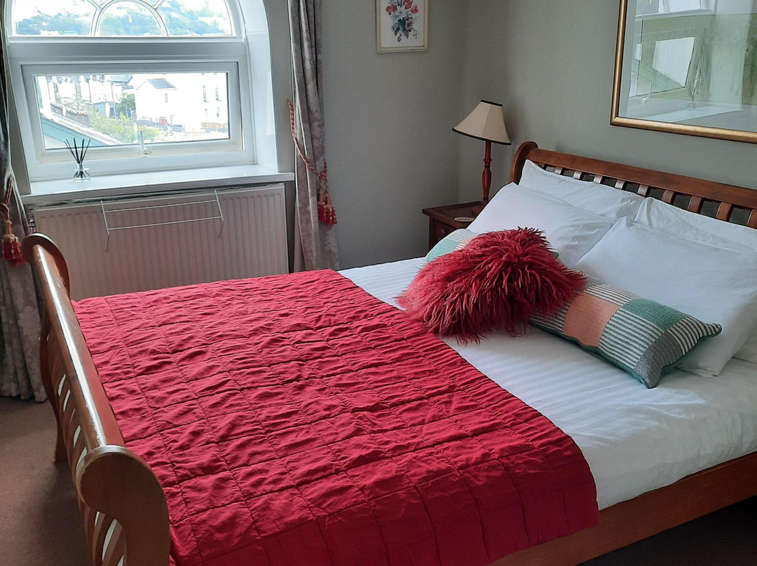 Ascot House Hotel主图