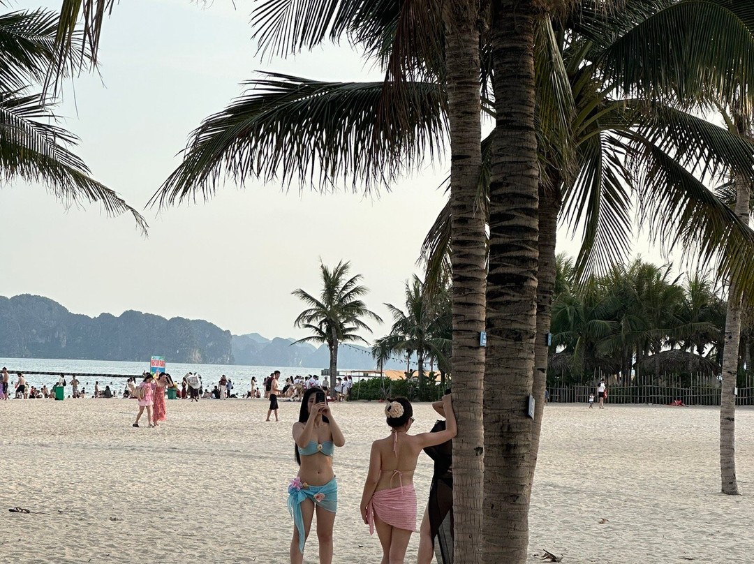 Bai Chay Beach-下龙湾必去景点