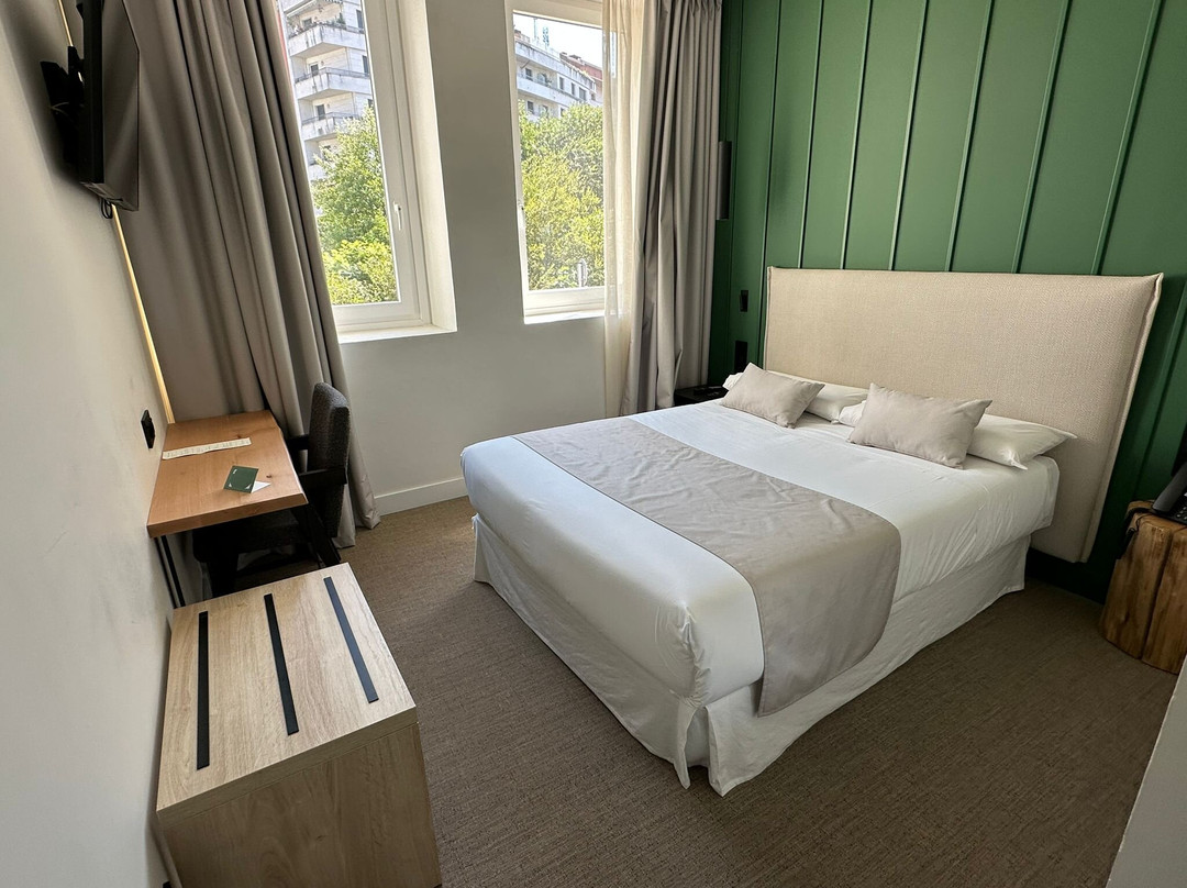 蒙德拉贡酒店主图