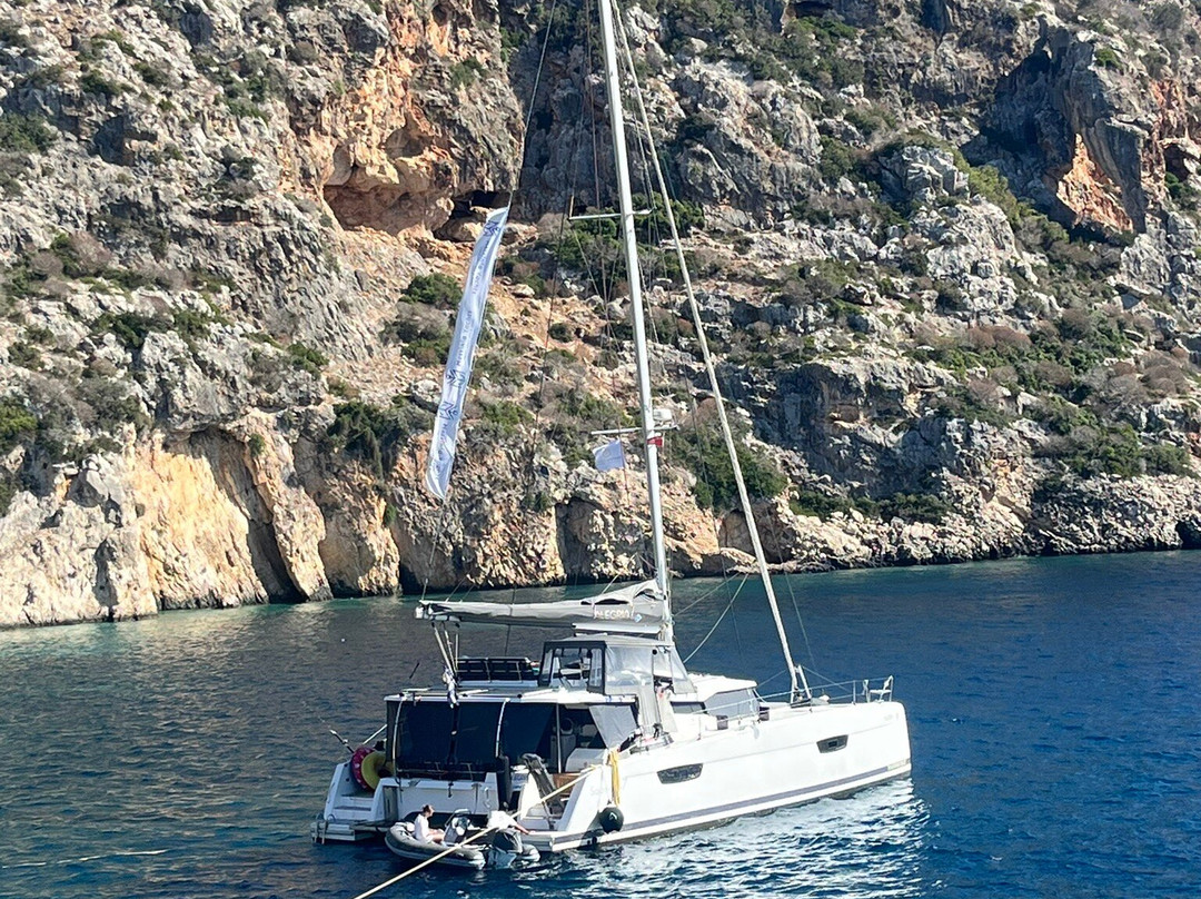 Messinia Yachts - Day trips - Yacht Charters-卡拉马塔必去景点