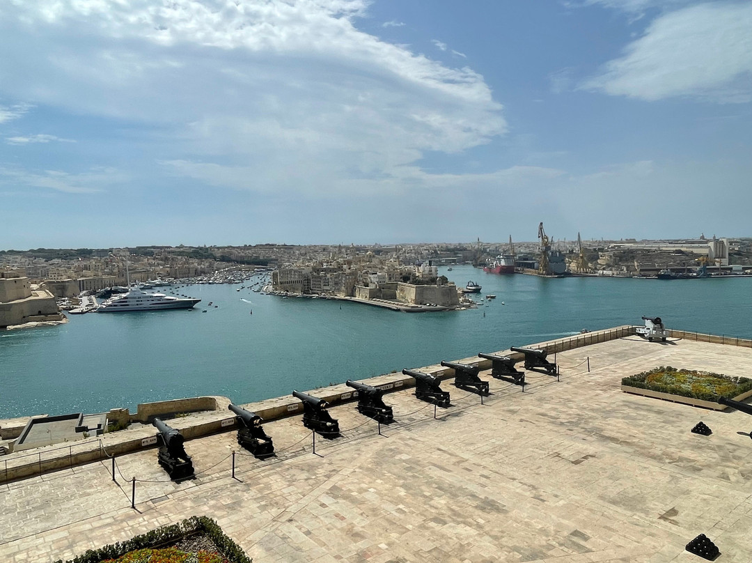 Escape to St Julians主图